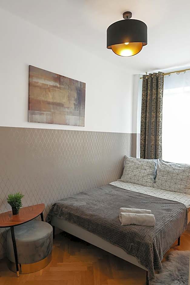 ClickTheFlat Three Crosses Square Apart Rooms
