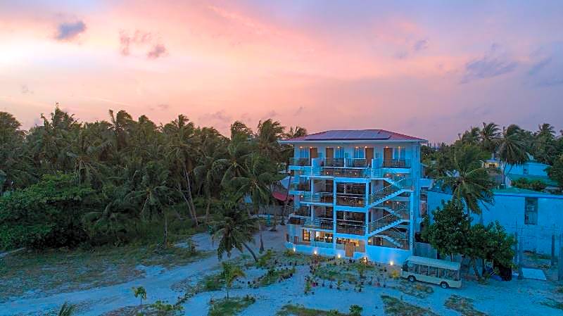 Reef Edge Thulusdhoo