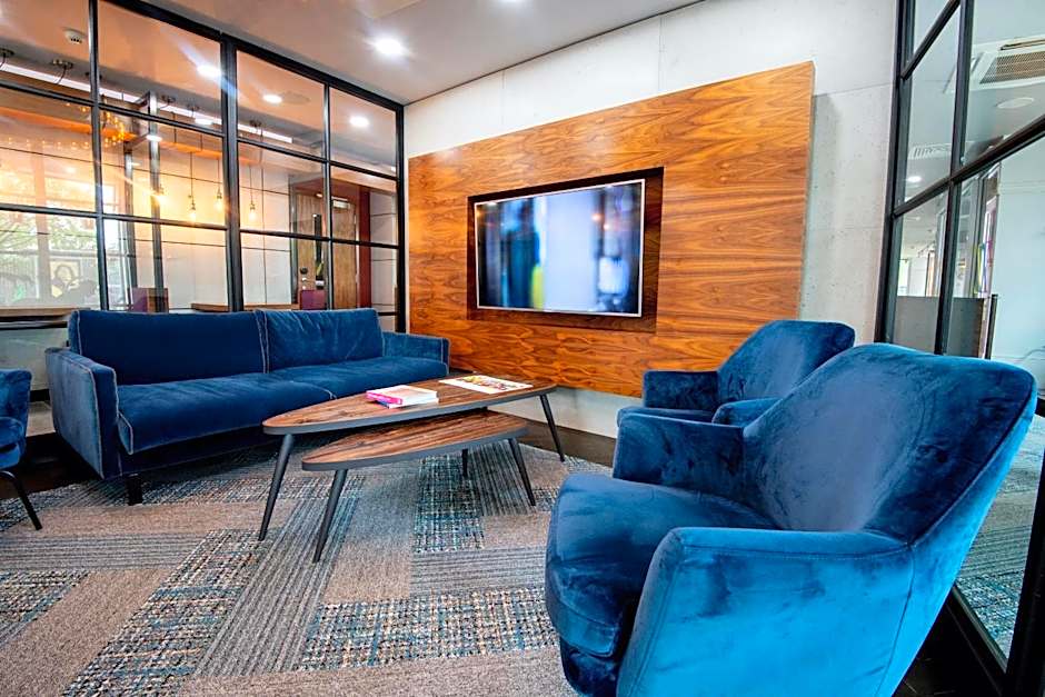 Roomzzz London Stratford