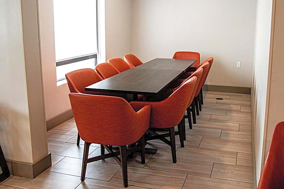 Holiday Inn Express Hotel & Suites Latham By IHG