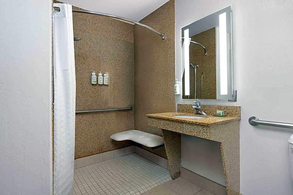 La Quinta Inn & Suites by Wyndham Bakersfield North