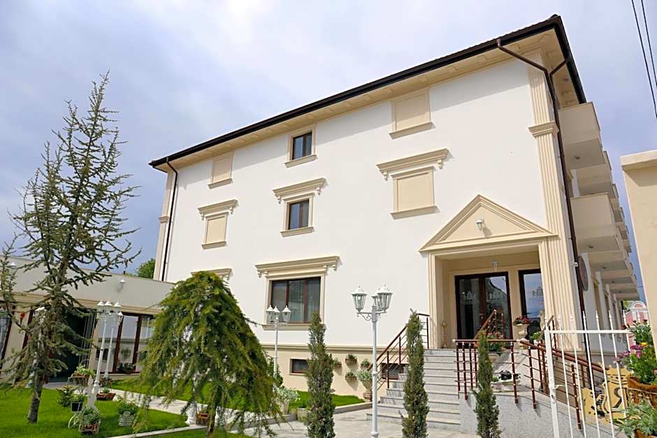 Royal Boutique Mangalia Breeze