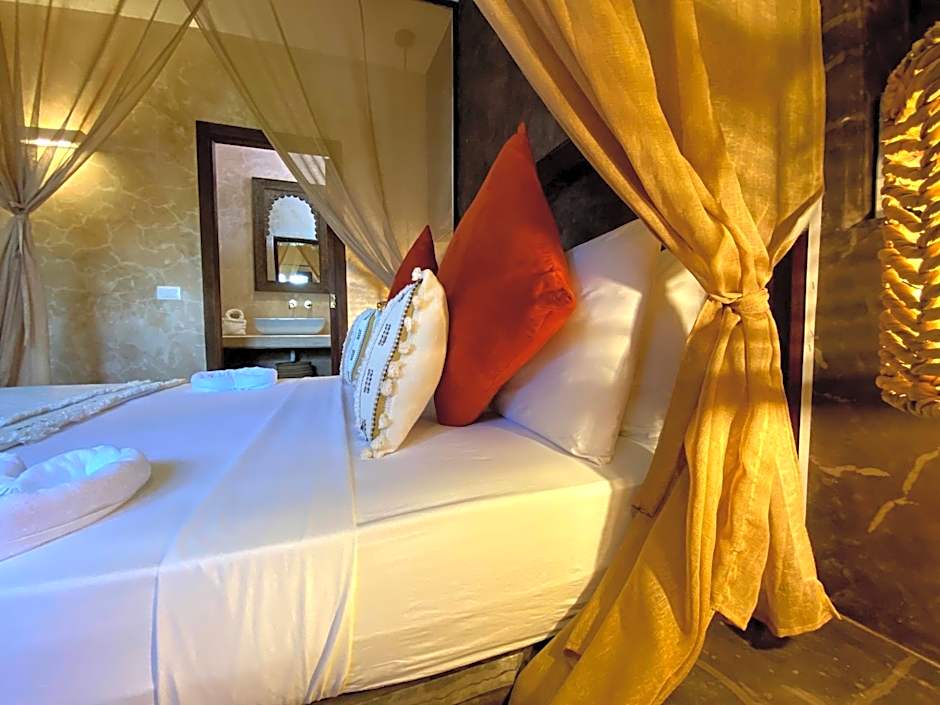 Joya' Beach Suites & Villa