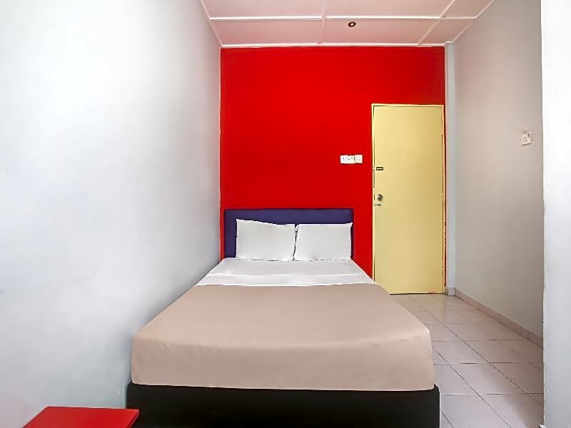 OYO 89615 T Family Hotel