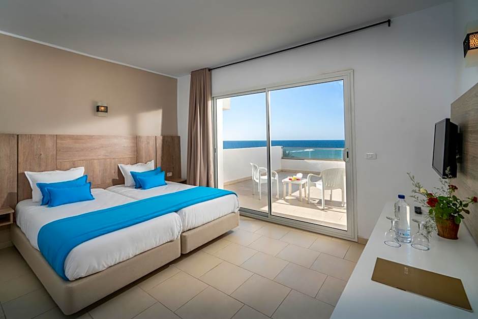 Photo 1 of 2 of Deluxe
