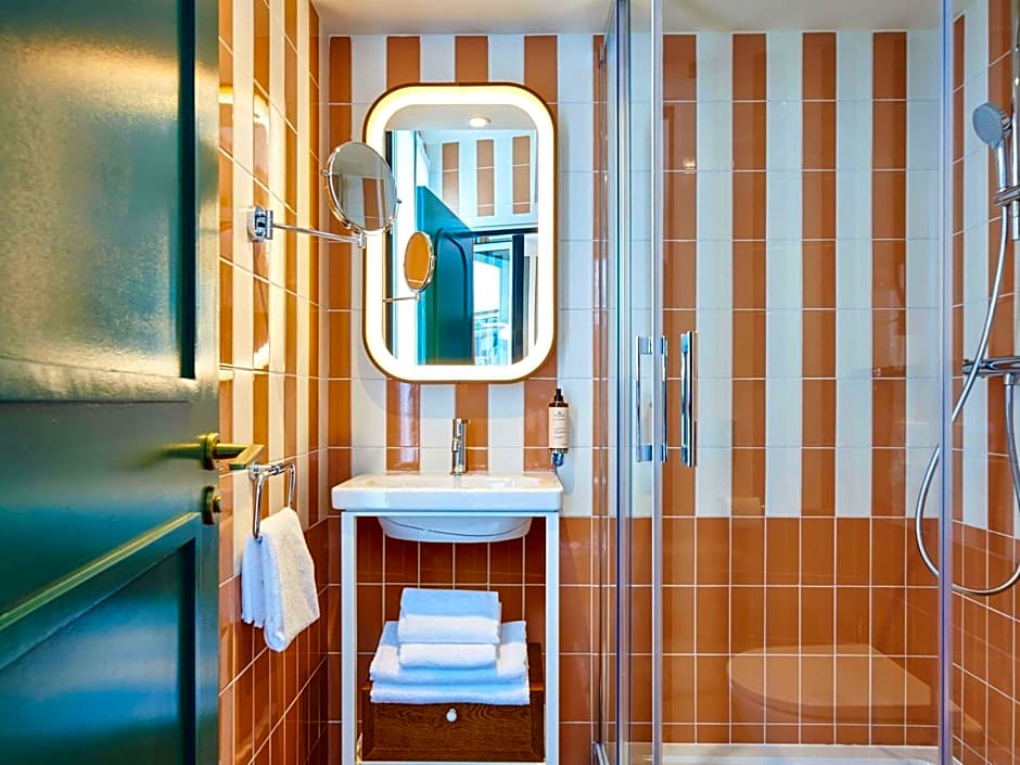 Mercure Paris Butte Montmartre Basilique