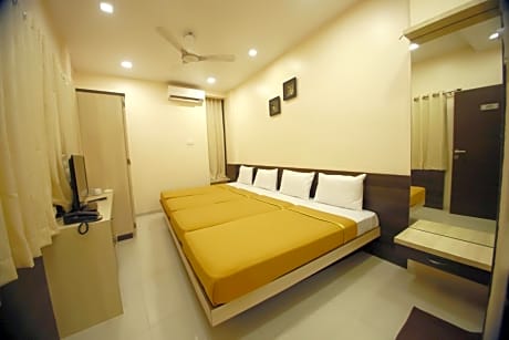 4 Bed - AC Room