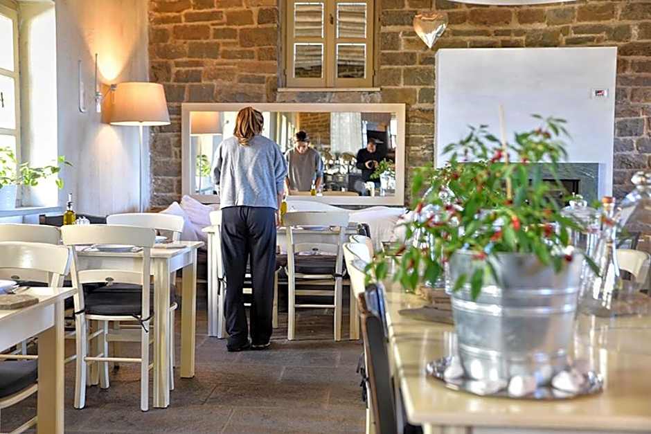 Mikro Papigo 1700 Hotel & Spa