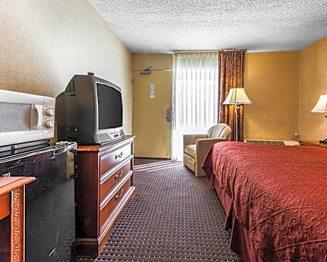 Queen Room - Accessible/Non-Smoking//Not Pet-Friendly