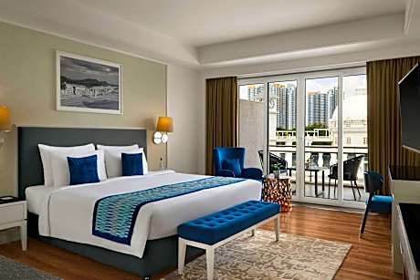 Winter Green Premium, Guest room, 1 King, City view, Balcony