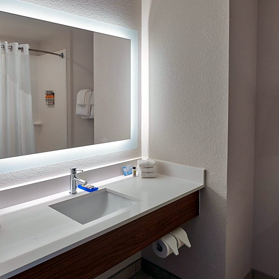 Holiday Inn Express Hotel and Suites Akron South-Airport Area By IHG
