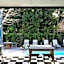 Twice Central Guesthouse