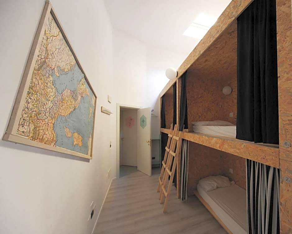 Foto 1 de 4 de Bed in 8-Bed Mixed Dormitory Room