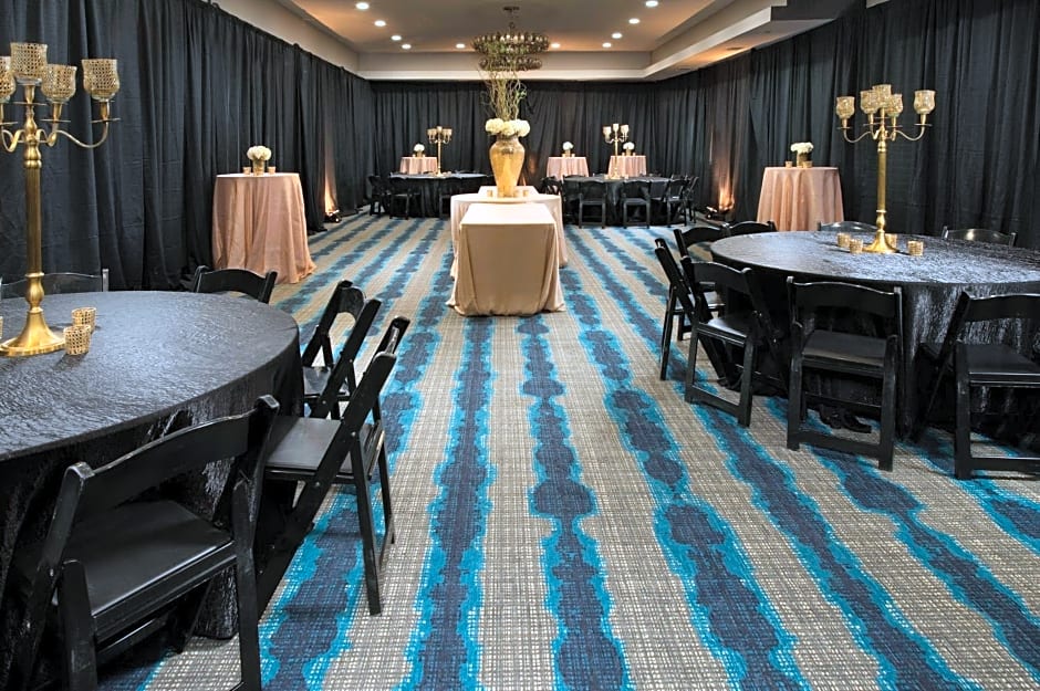 Holiday Inn Express Hotel & Suites Waco South, an IHG Hotel