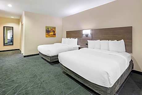 Queen Room with Two Queen Beds and Bath Tub - Disability Access/Non-Smoking