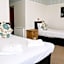 Four Oaks Hotel