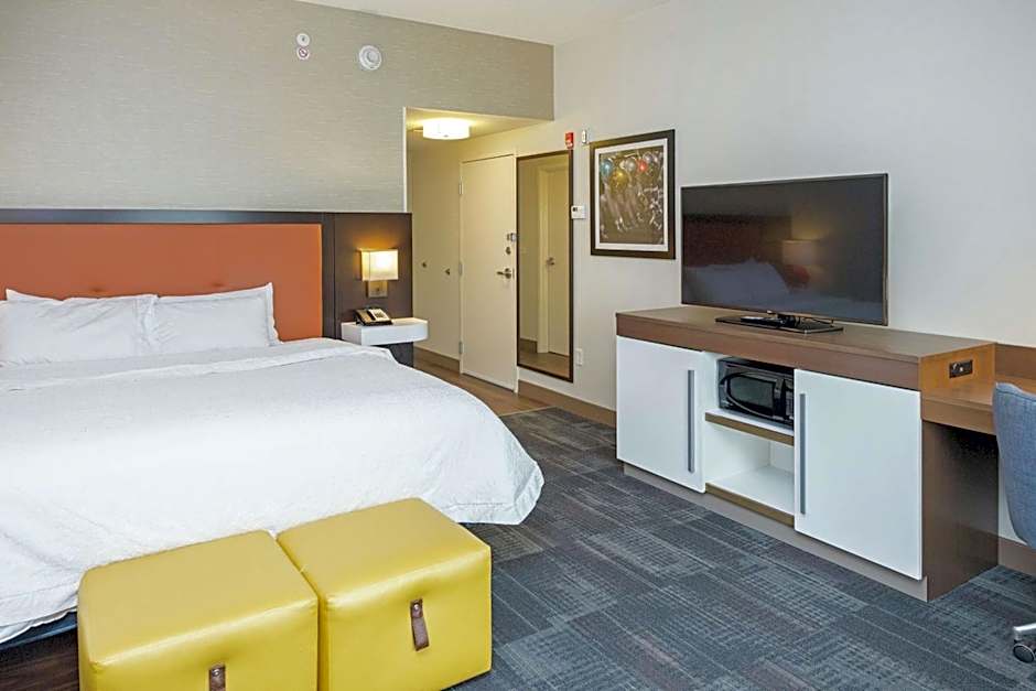 Hampton Inn By Hilton & Suites Morgantown / University Town Centre