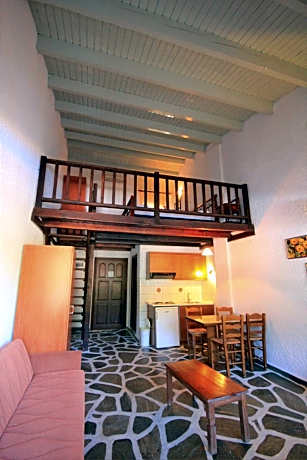 Apartment with Pool View (2 Adults + 1 Child) - Split Level