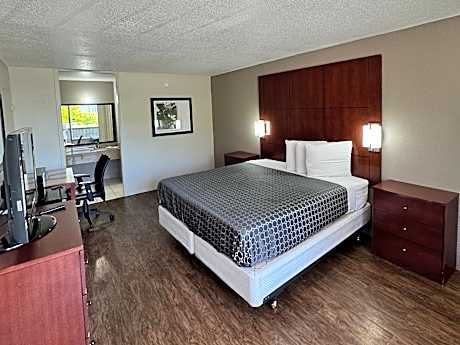 Deluxe King Bed Smoking