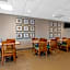 Country Inn & Suites by Radisson, West Bend, WI