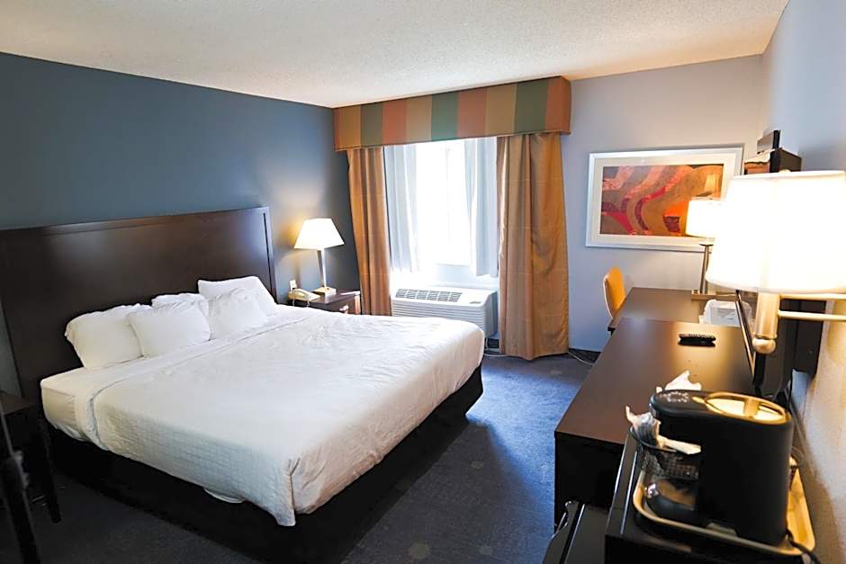 Baymont by Wyndham Flint Airport North