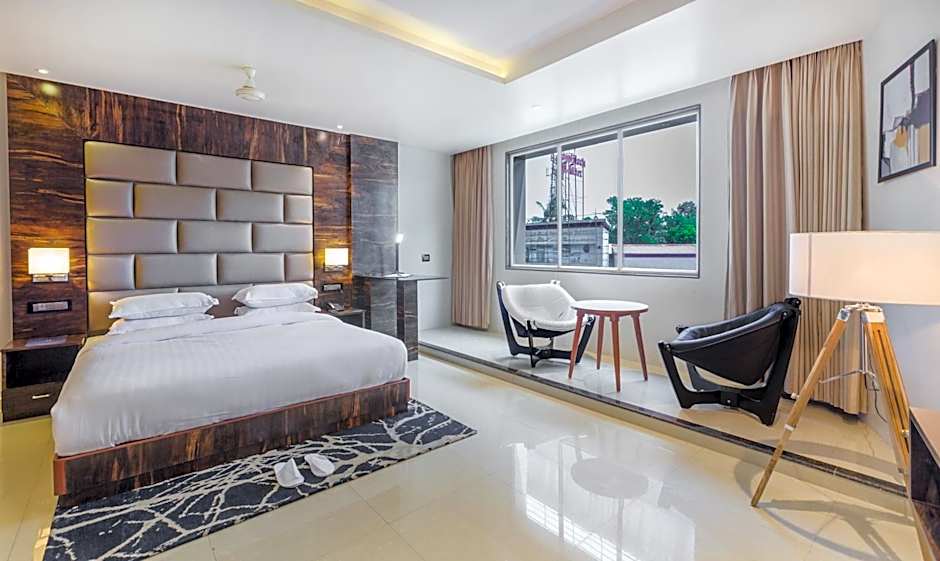 Photo 1 of 7 of Deluxe Studio 1 King Bed