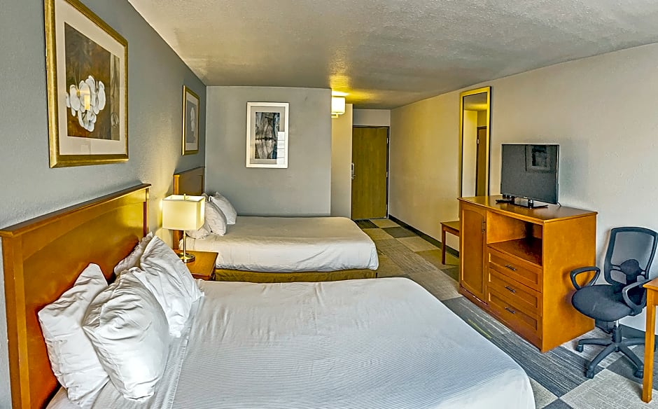 Coratel Suites Iowa Fairfield