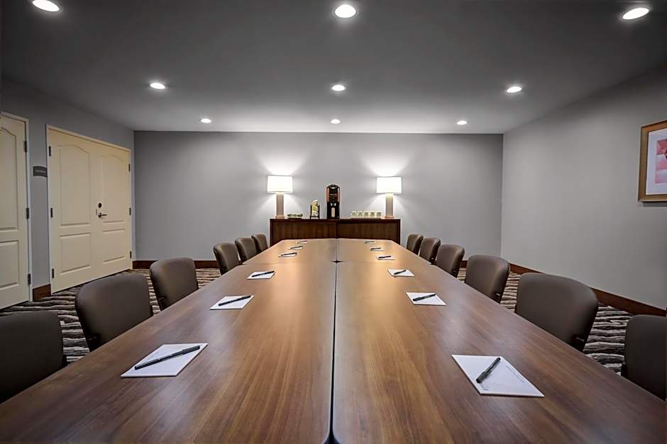 Staybridge Suites Holland By IHG