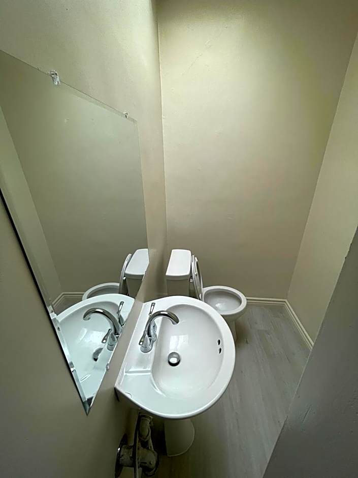 Hollywood Highland Hotel And Hostel – Hollywood, CA