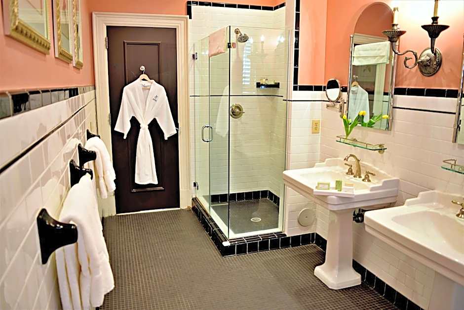 JH Adams Inn, Trademark Collection by Wyndham
