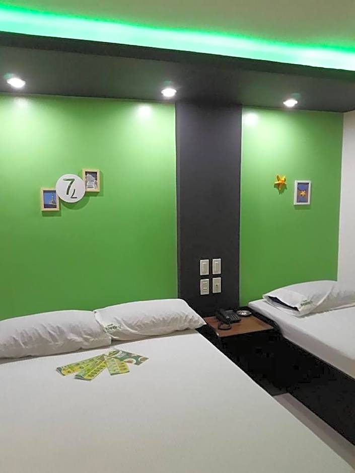 RedDoorz @ Ranchotel Bayanan Alabang