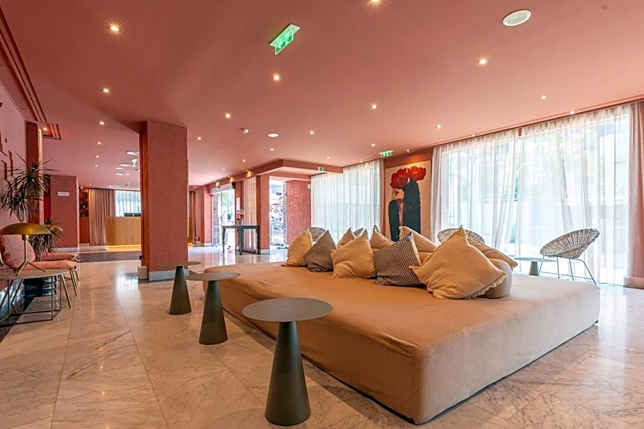 Topazio Vibe Beach Hotel & Apartments