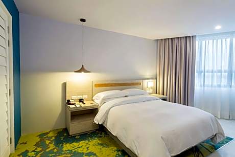 Queen Room with Beach View