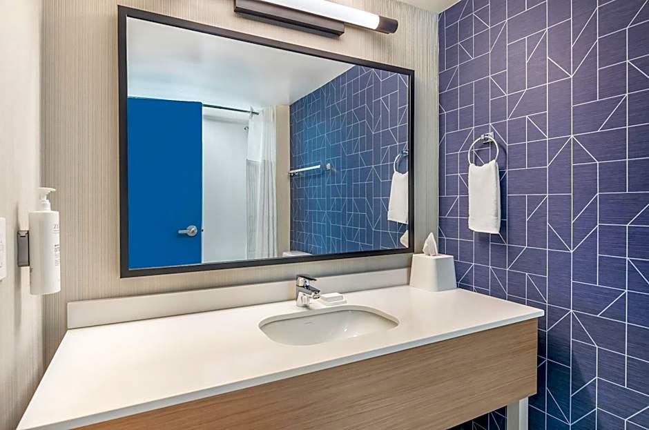 Spark by Hilton Roanoke Airport