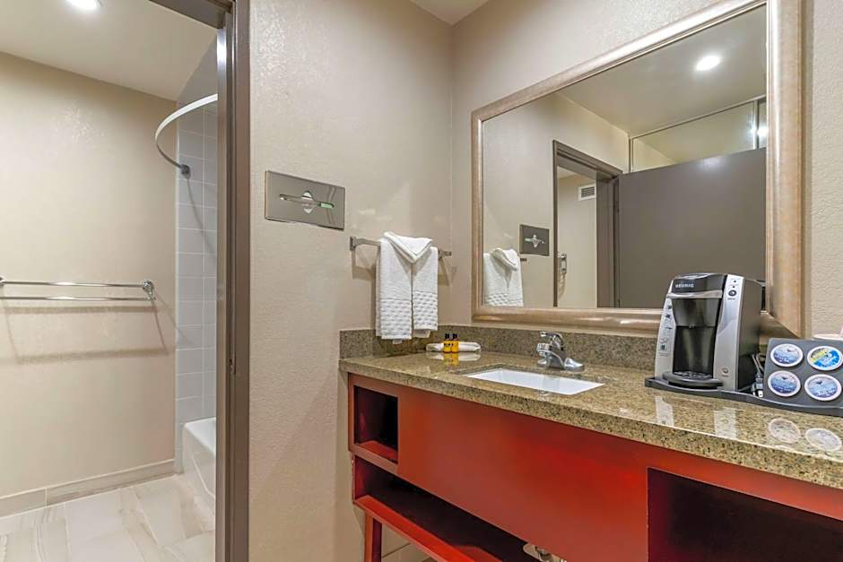 Best Western Plus Forest Park Inn