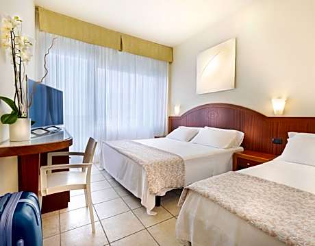 Comfort Triple Room with Sea View