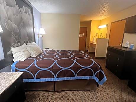 Queen Room - Non-Smoking