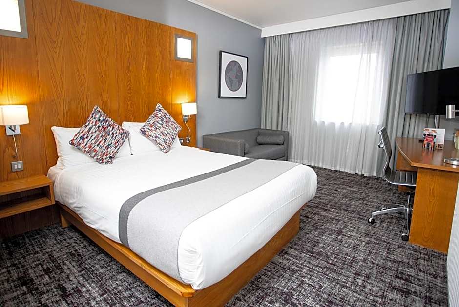 Photo 1 of 5 of Executive 1 King Bed