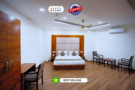 Goroomgo Sunroof Hotel & Banquet Zirakpur