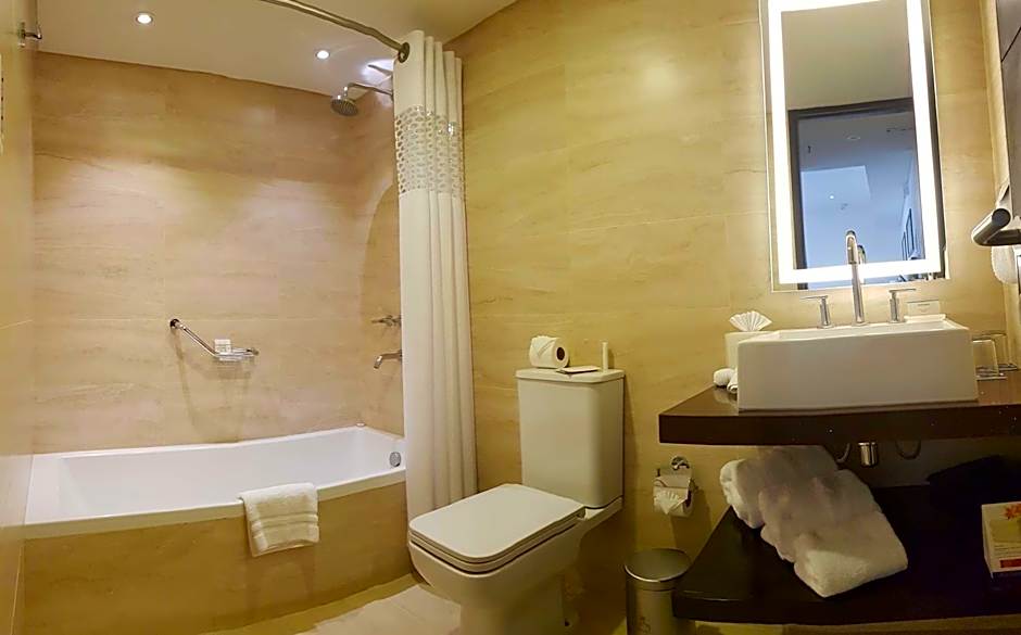 Hampton Inn By Hilton Santa Cruz Equipetrol