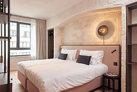 Comfort Room Front