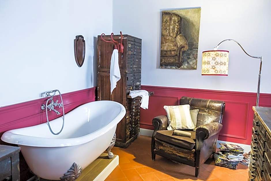 Soprarno Suites