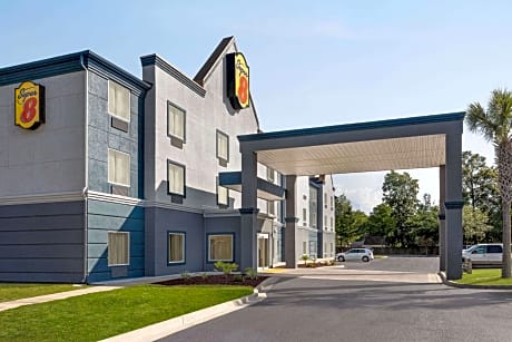 Super 8 by Wyndham Savannah