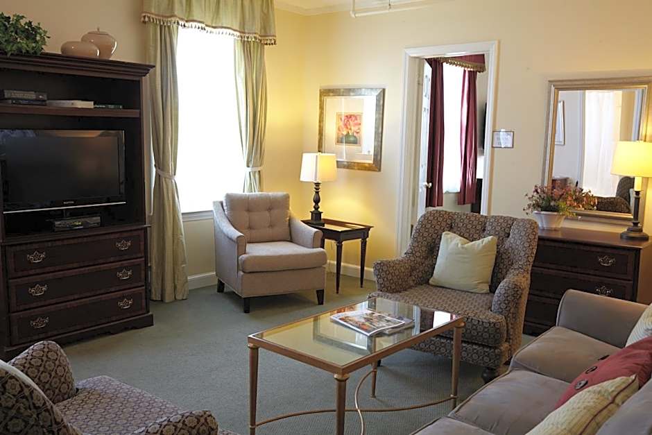 The Inn at Longshore