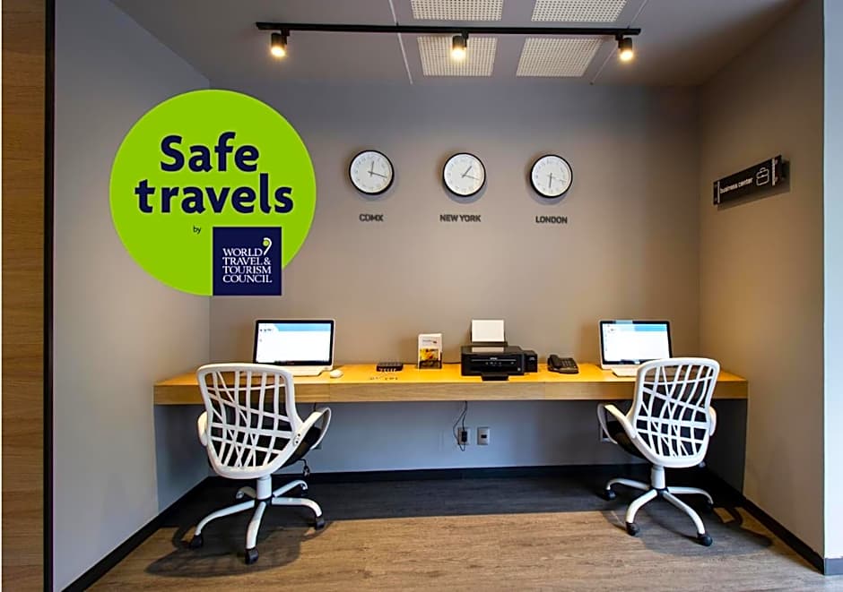 Hotel MX aeropuerto CDMX Trademark Collection by Wyndham