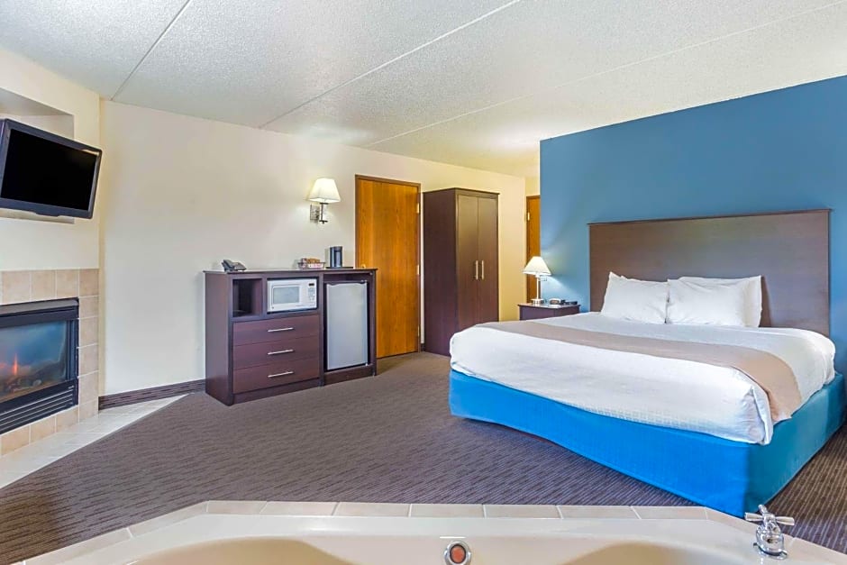 AmericInn by Wyndham Green Bay West