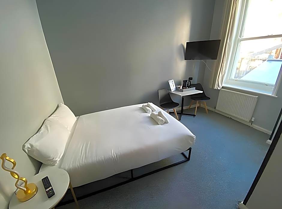 OYO Marine Parade Hotel, Eastbourne Pier