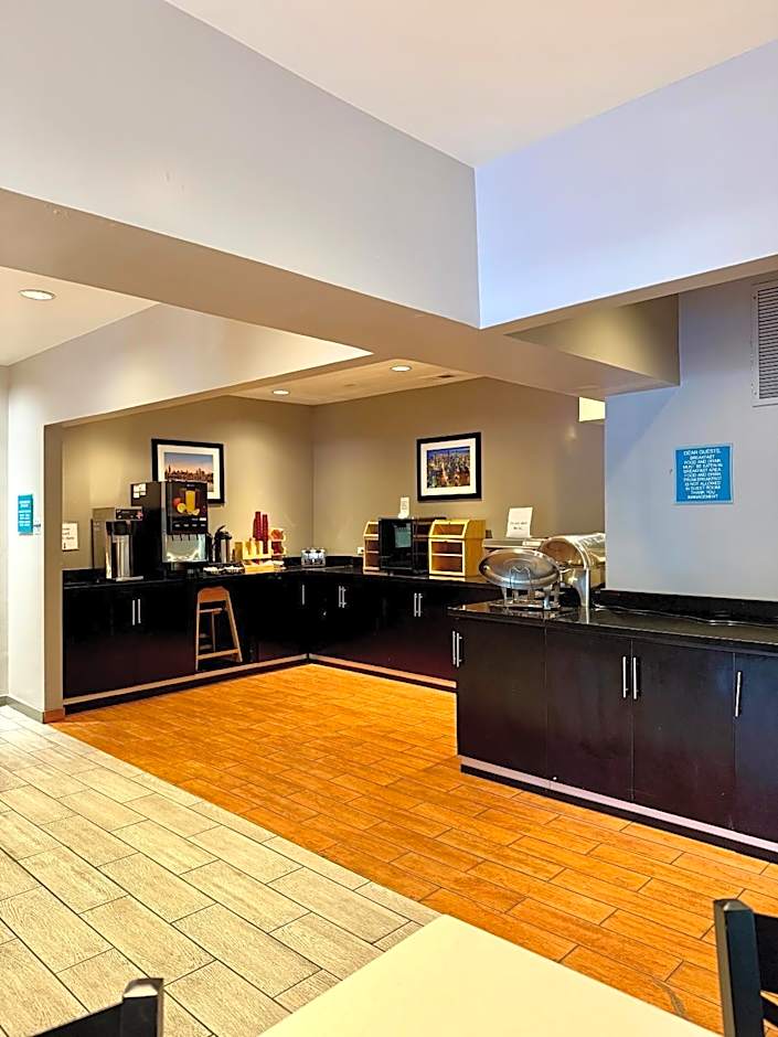 Ramada by Wyndham Glendale Heights/Lombard