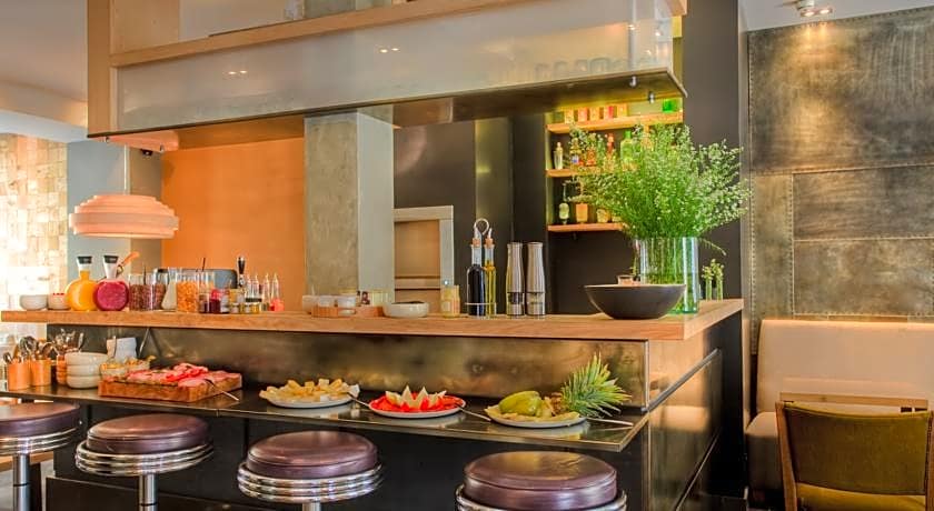 Hidden Hotel By Elegancia