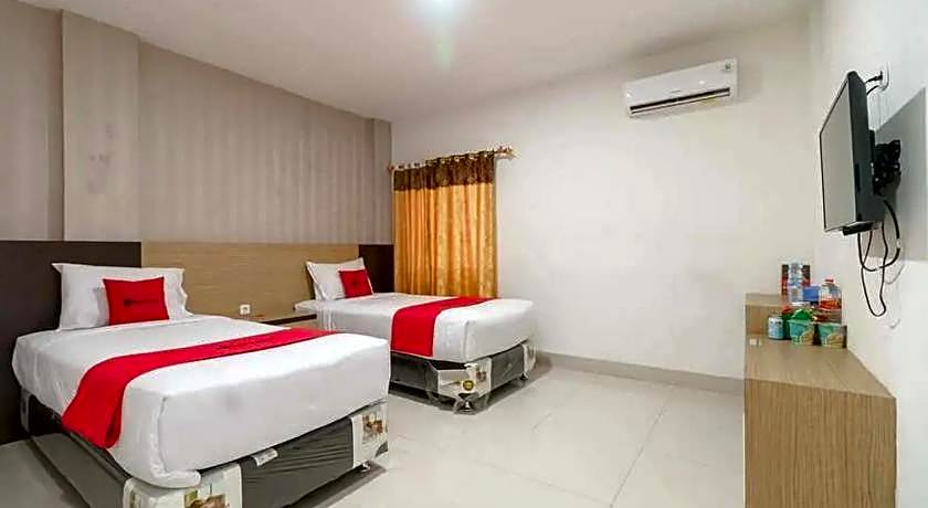 RedDoorz Plus @ Cemara Asri Medan